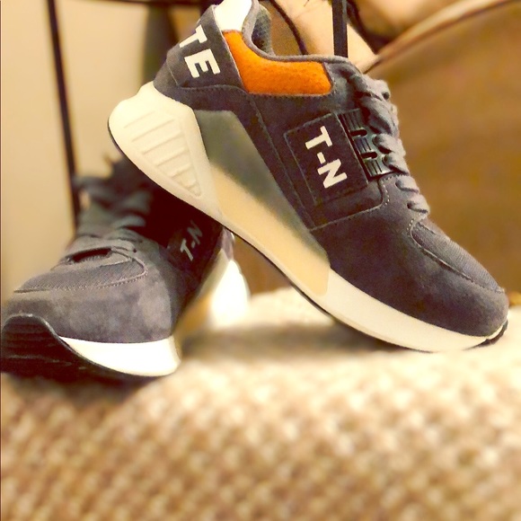 t and n shoes